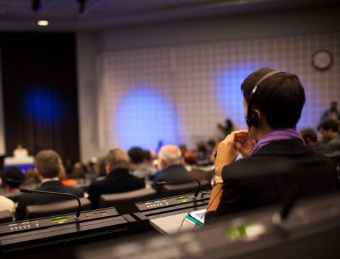 同聲傳譯難不難？專業(yè)同聲翻譯機(jī)構(gòu)有哪些