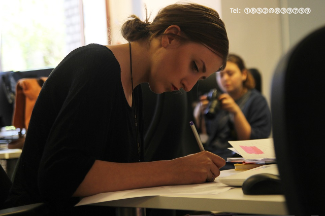 闊別職場6年拿到5位數(shù)薪酬被刷屏，她憑的是什么