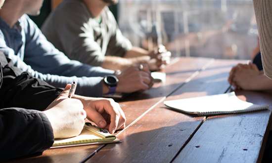 在展會陪同翻譯服務(wù)中應(yīng)該注意哪些細節(jié)