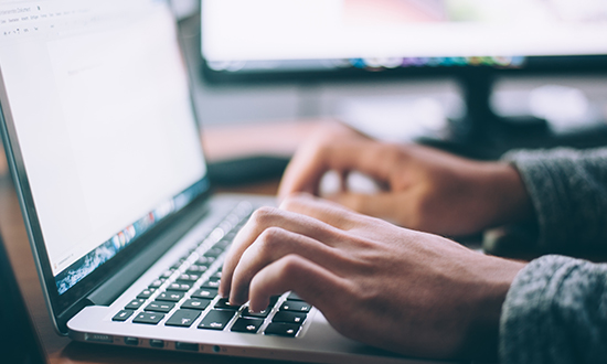 做國際會議同聲翻譯怎樣穿搭