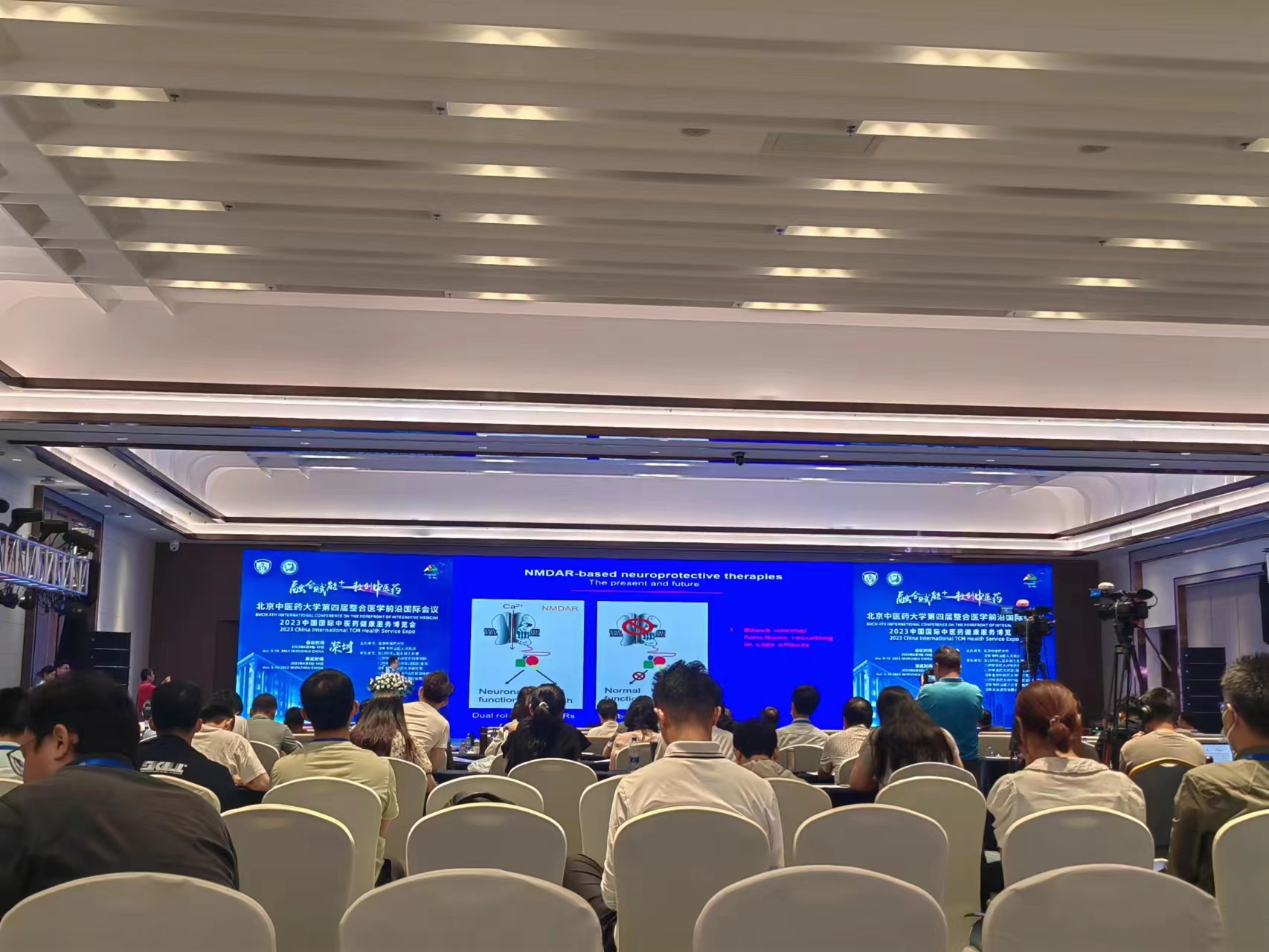 廣州同聲傳譯公司在大型會議中的同傳注意事項