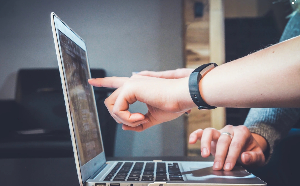 韓語(yǔ)同聲傳譯，助力跨國(guó)交流無(wú)障礙