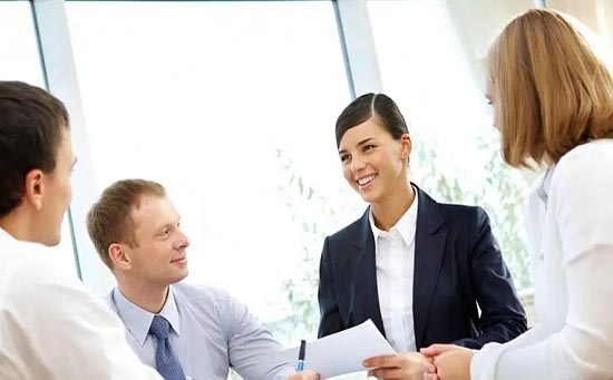 新能源展會(huì)中商務(wù)洽談翻譯的優(yōu)勢